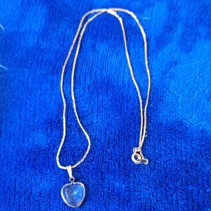 Vintage Gold Tone Heart Pendant Necklace with Glass Gem 💫